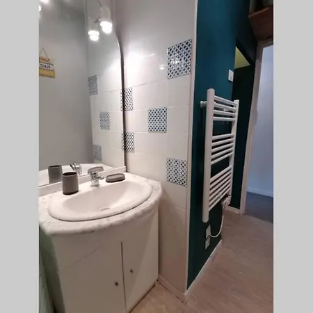 150m De La Des Demoiselles Apartamento